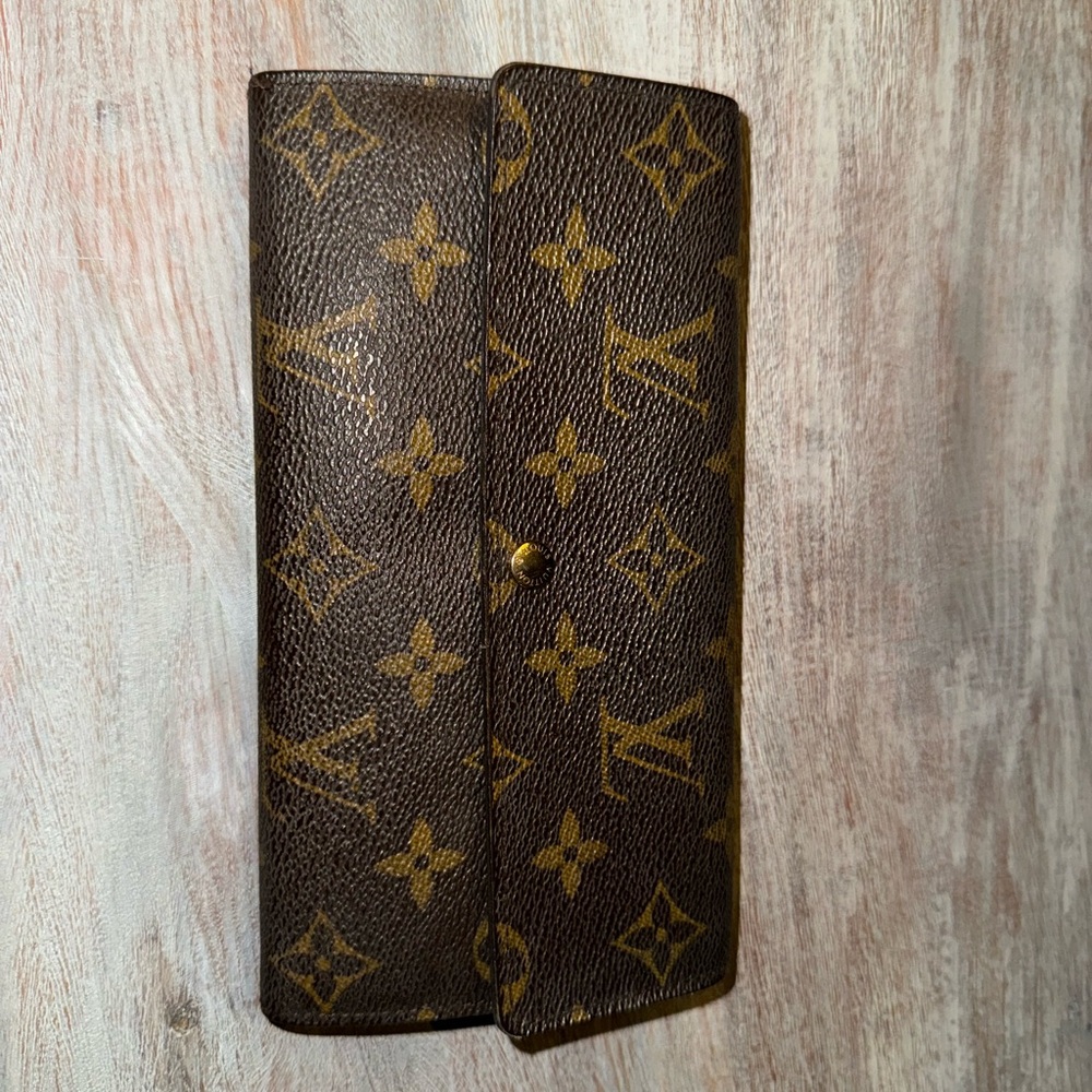 Louis Vuitton Wallet. 100% authentic.
